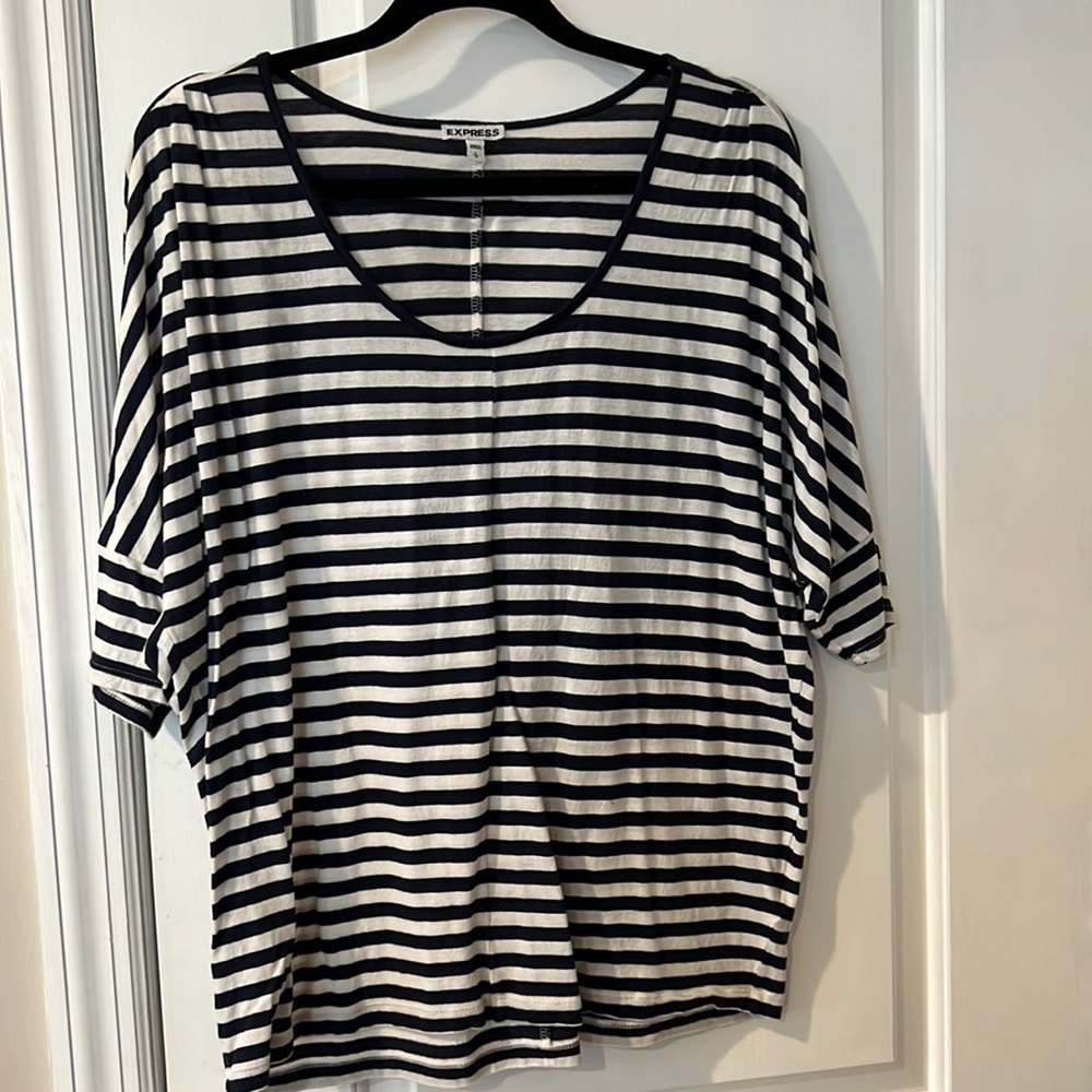 Express Large Navey striped top